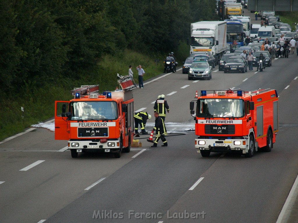 A 4 Rich Aachen Pkw komplett ausgebrannt   P07.JPG